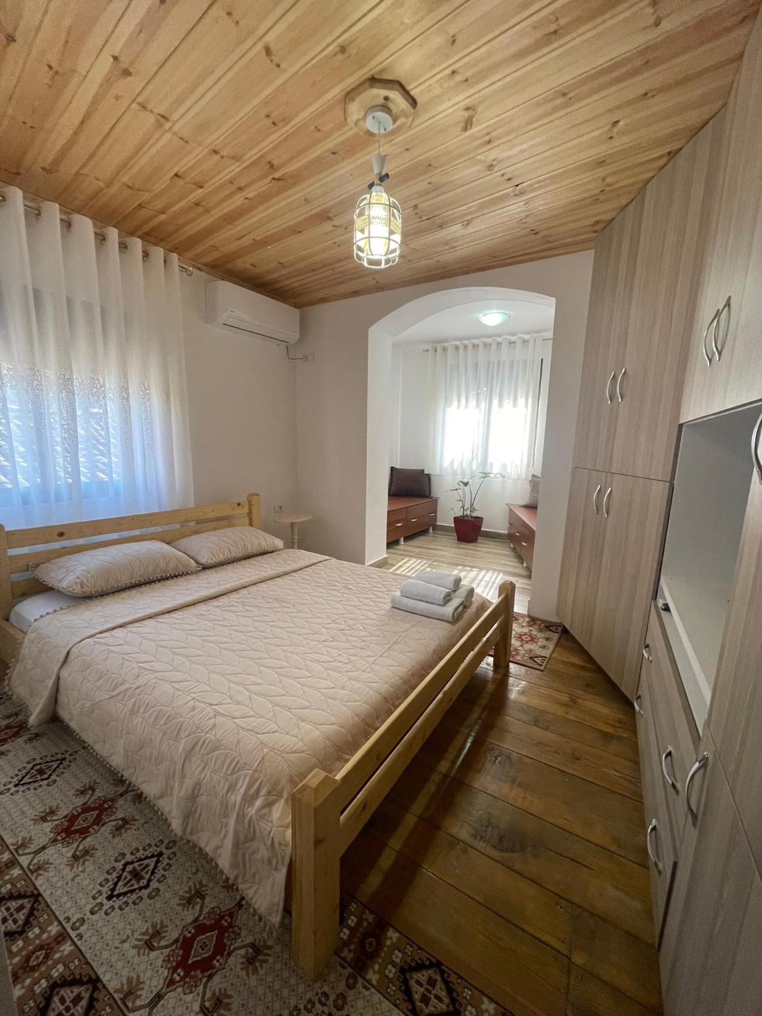 Guesthouse Kroi City Center Berat Ngoại thất bức ảnh