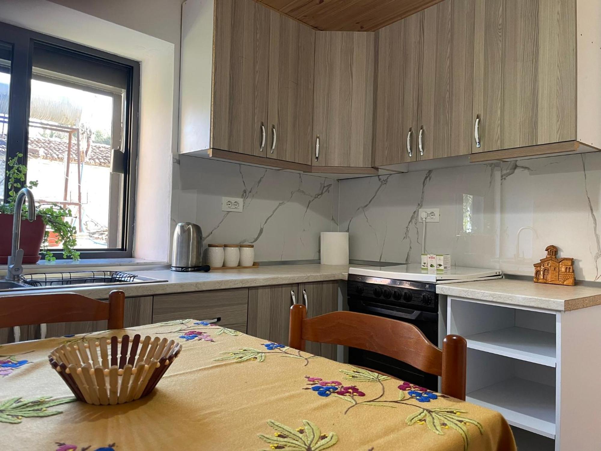 Guesthouse Kroi City Center Berat Ngoại thất bức ảnh
